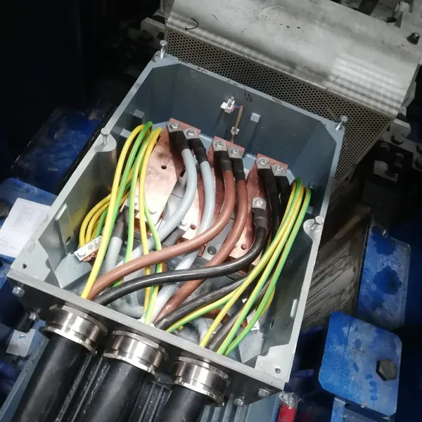 Zapojení výkonového elektromotoru na stroji